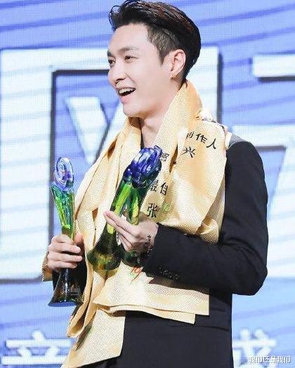 张艺兴|实力派音乐人!张艺兴连拿4个奖,他扛起了华语乐坛的未来