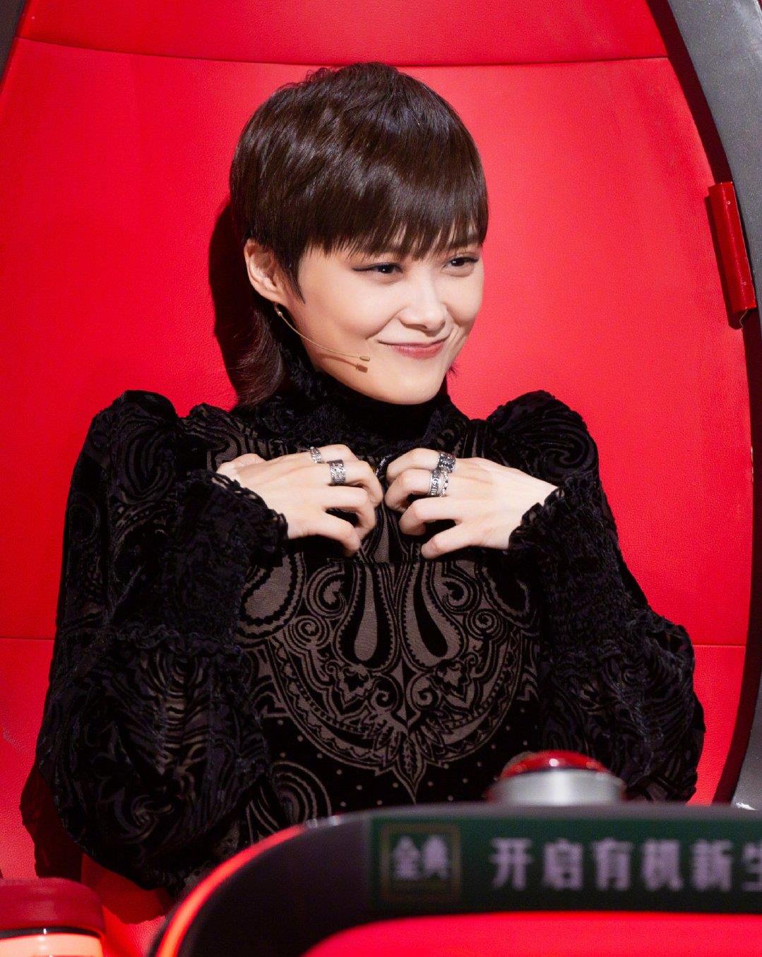 李宇春|《中国好声音》李宇春扛起收视率，谢霆锋抢人失败，李健狂飙成语