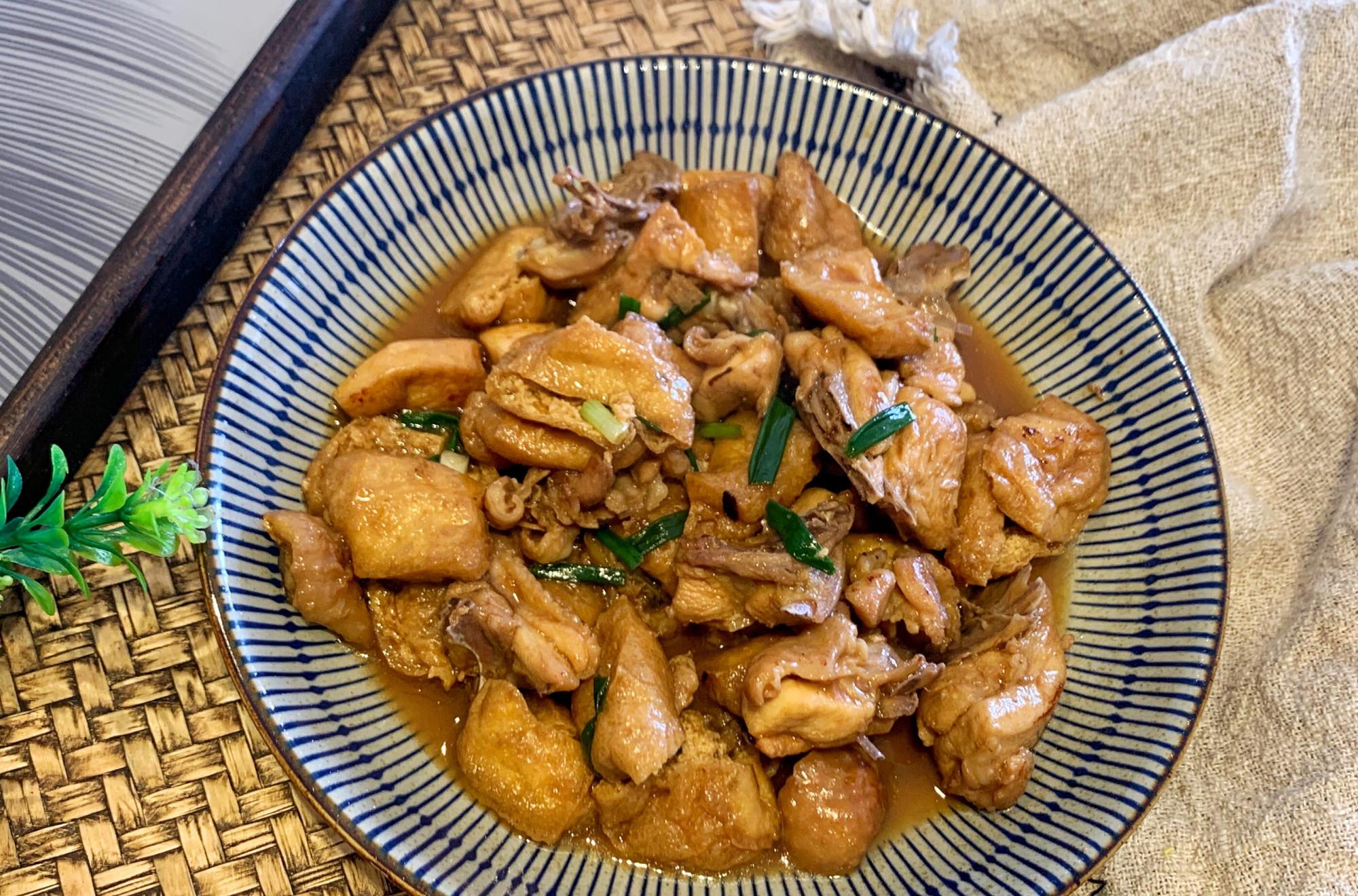 【豆腐】五月，老爸就馋这个菜，焖一焖就上桌，营养又管饱，太下饭了