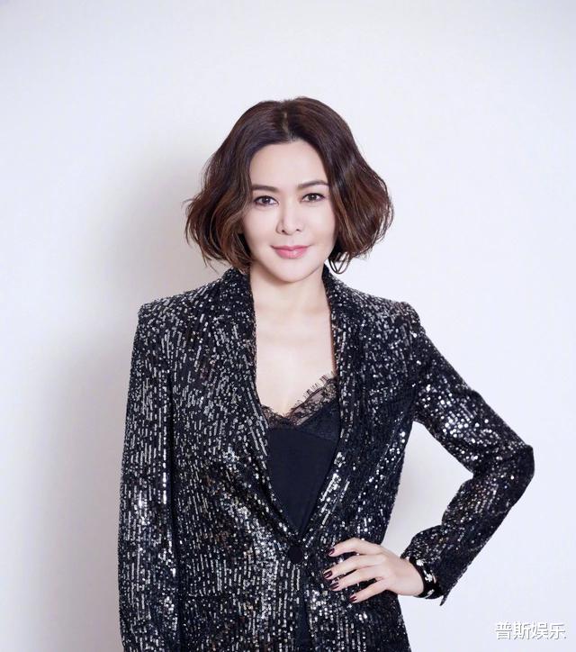 「关之琳」关之琳是他姐姐，姐姐两婚两离无子女，他或将继承姐姐亿万家产