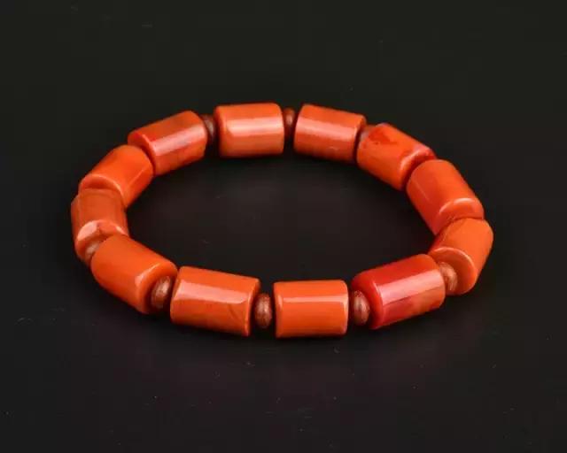 「蜜蜡」看您那手腕,就知道您是个外行