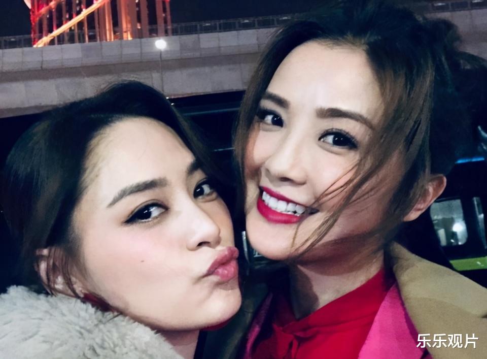 阿Sa|阿娇凌晨为蔡卓妍庆生，阿Sa穿紫色睡衣出镜，收名贵礼物卖萌