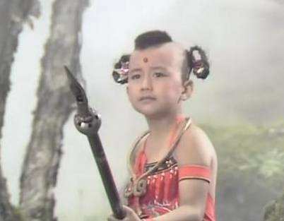 西游记|演两次“傻子”后夺视帝，生活中娶了西游记里的红孩儿，如今怎样了？