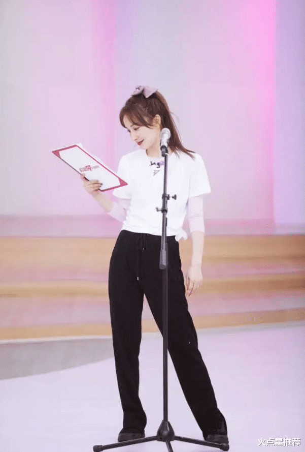 【吴昕】吴昕瘦身成功堪比“整容”,看她穿上儿童背心,这腰怕是被上帝吻过