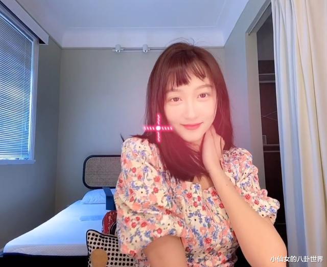 |关晓彤\四分之三减龄妆\火了,看妆前妆后对比,确定没回到18岁?