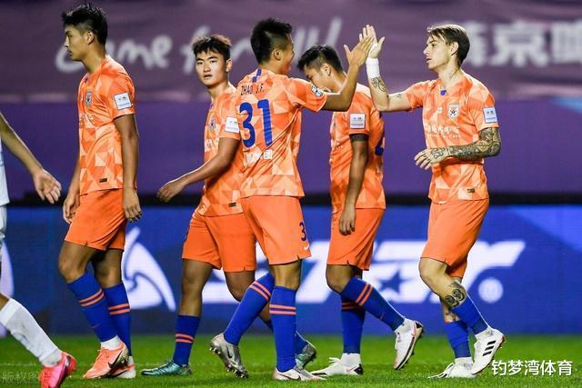 曼努埃尔·诺伊尔|留洋归来后先后加盟两支中超队却均零出场，赛季将尽终获鲁能提拔