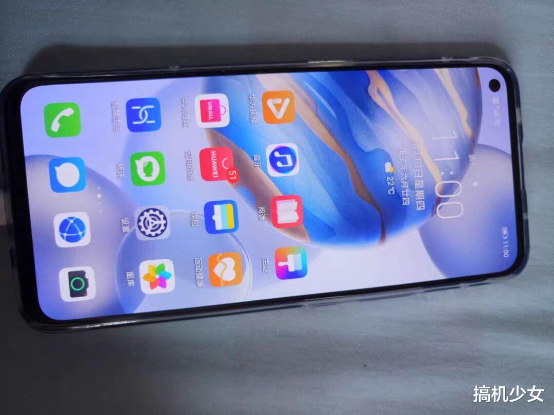 华为荣耀|华为爆发,麒麟985+128GB跌至2699元,还有50倍变焦和屏幕指纹