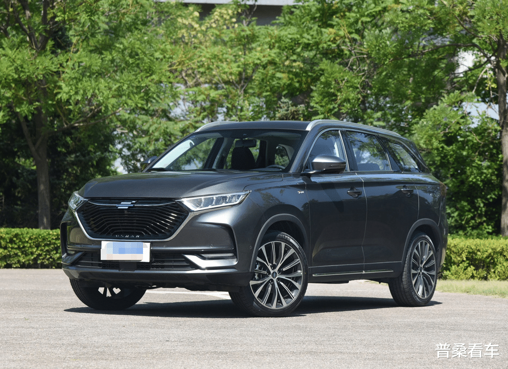 欧尚x7|终被国人捧红！半年狂甩5万台，搭“中国心”全车无瑕疵，要啥H6