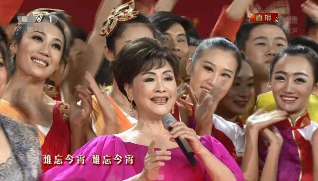 李谷一|老艺术家76岁李谷一近照，已走出丧夫之痛，与女儿肖一相依为命