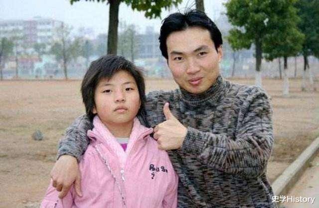 湖南：17年前，带着妹妹上大学, 被评为感动中国的洪战辉, 如今现状如何?