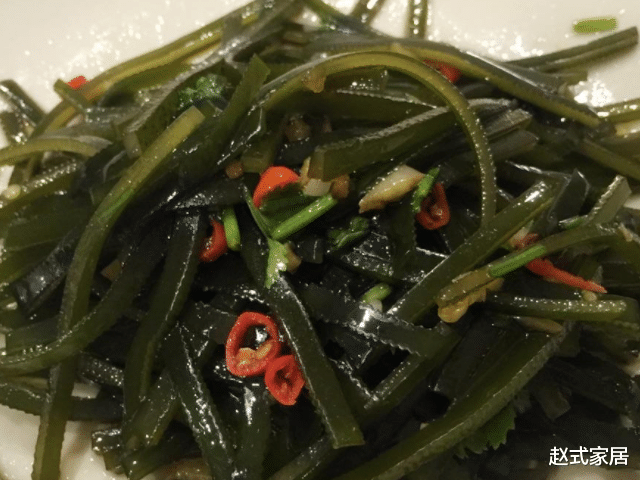 癌细胞▲患上癌症先别慌张，再穷也要舍得多吃4物，癌细胞见你或“绕道走”