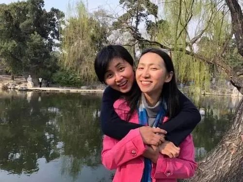 李万才|中国最牛闺蜜：一个42岁不婚成清华最美教授，一个生3娃帮世界首富花钱