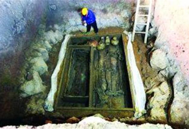 文物|为盗挖这座墓穴,4位盗墓贼当场身死,专家发掘后脸红不已