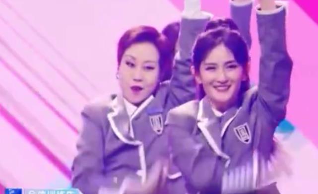 #谢娜#谢娜偷偷混进女团里面跳舞，网友一脸懵发问，美到直接认不出！