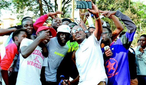 数据线|国产手机中的隐形巨头，避开小米、华为的锋芒，靠功能机称霸非洲