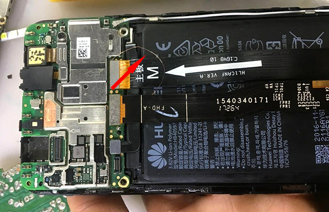 华为Nova|华为nova在洗衣机里搅了半小时，粉丝赶紧送来抢救，小伙专治华为进水机