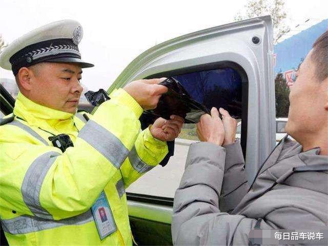 新车:刚提新车就被扣3分,车主怒怼交警:出厂自带的,为啥罚我?