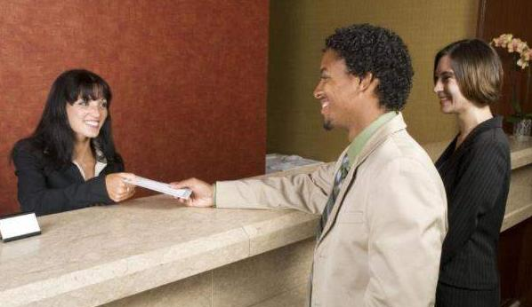 |酒店办理入住时，跟前台小妹说3个“暗语”，你的待遇绝对不一样