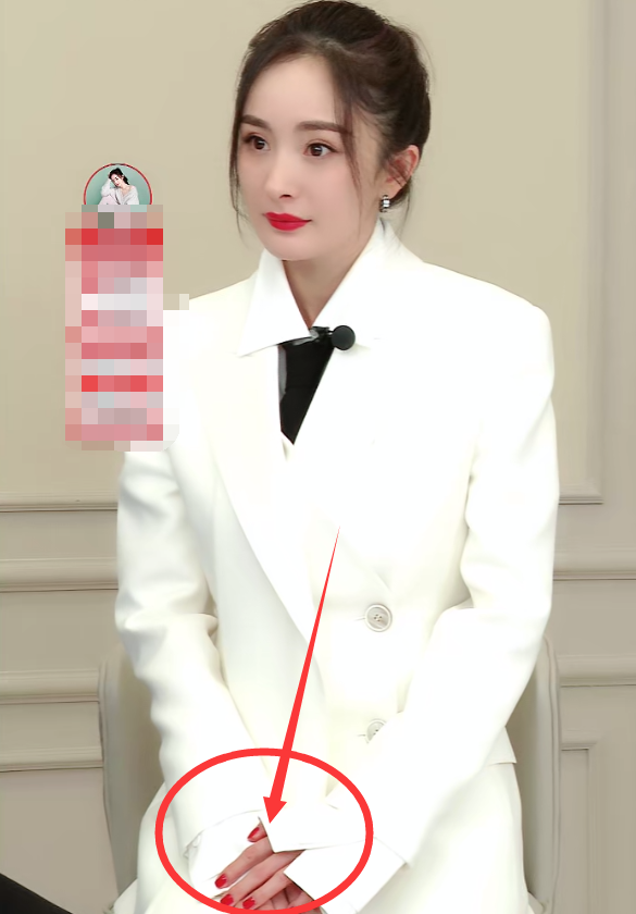 春夏穿搭|有种统一叫杨幂直播，口红必须要和美甲同色，看清整体效果，懵了！