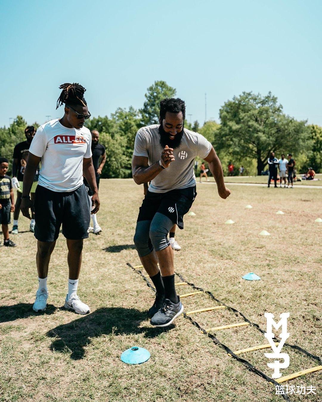 「詹姆斯·哈登」仅49天,大变样,詹姆斯胡子像哈登,哈登练成魔鬼筋肉人!