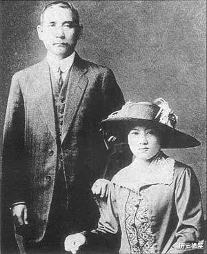 「宋庆龄」宋庆龄去世时，为何不和孙中山合葬中山陵？遗言：把我葬保姆身旁