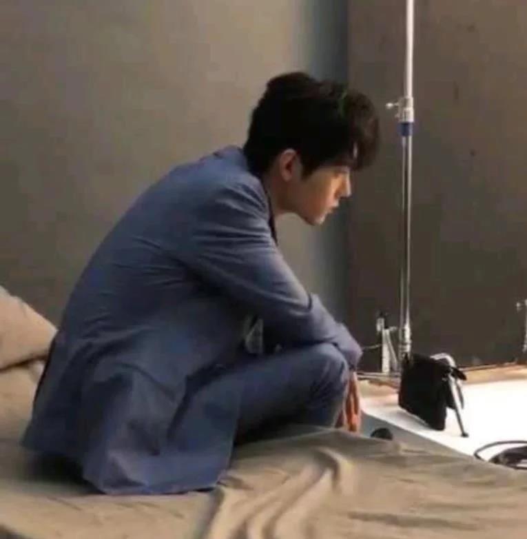 「肖战」肖战终于有消息了！低调拍摄时尚杂志，风波过后却被指瘦到脱相