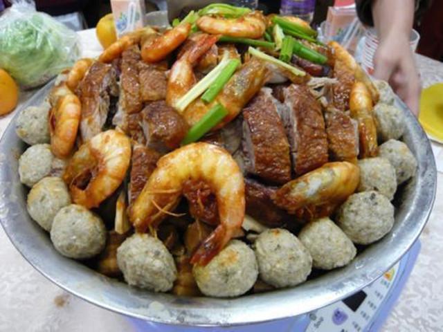 |第一次去东北,4个人点了7道菜,老板极力劝阻,上菜后我们哭了