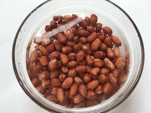 ##炒花生,只懂放油可不行!学会这1招,花生又香又脆又酥,好吃!