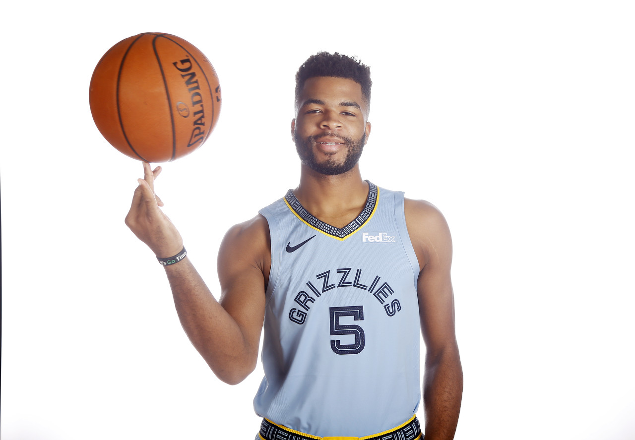 范伟|CBA新赛季太难了!一人报销俞长栋贺天举重伤,姚明或卸任CBA董事长!