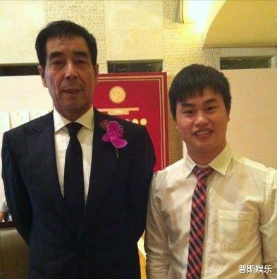 郭晶晶|郭晶晶母亲近况，与豪门亲家同框不卑不亢，女儿连生三胎成她底气