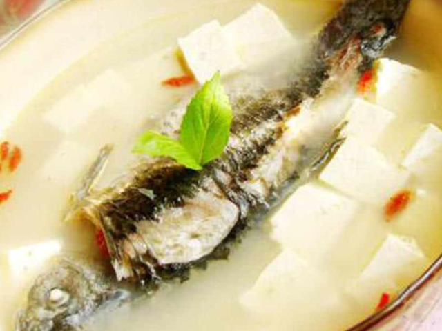 排毒▲女生来“大姨妈”时，尽量多吃4种食物，暖宫排毒，妇科病或不来扰