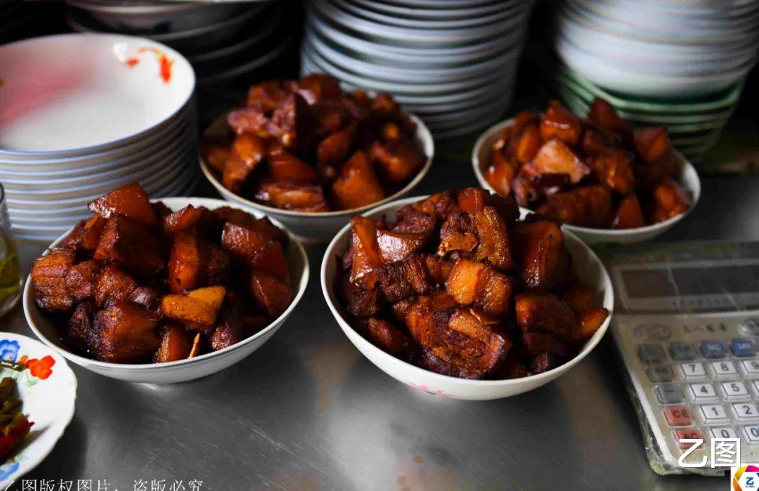 「农家乐」深山夫妻做农家乐数年，用泉水煮饭靠野菜撑场子，一年挣十多万