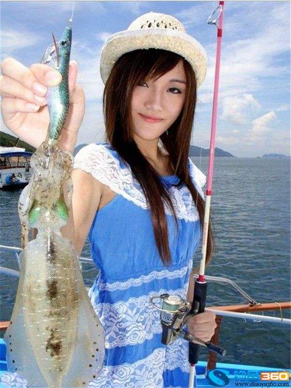 「」一兄弟承包了个鱼塘，钓鱼的人全免费