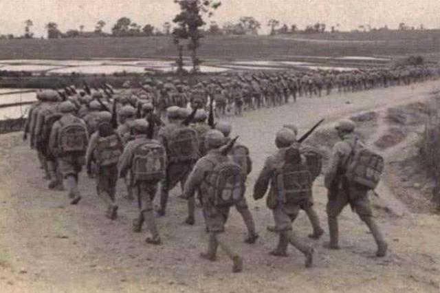 墨语笙歌|15岁儿子背着母参军，71年后回家探望，百岁老母亲仍在苦等