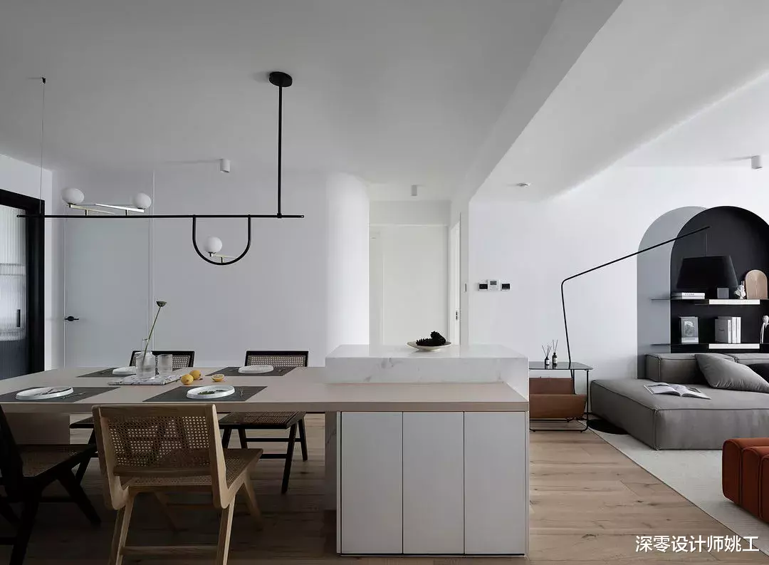 |清楚了吧，没有线条的美学装饰，你家砸再多钱都高级不起来