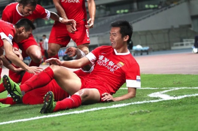 李小双@他曾是上港10号+与武磊齐名！因不想留队当替补，今31岁混迹中乙