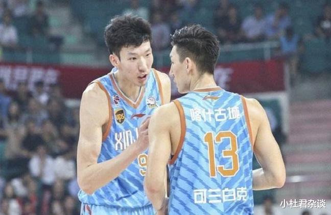 「新疆男篮」他是家境最差的男篮国手,曾买不起球鞋,如今为家人买房买车