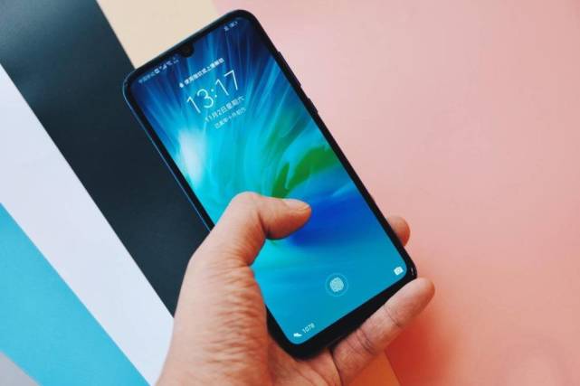 华为荣耀|从2199跌至1899，4000mAh+128GB，或将升级鸿蒙OS