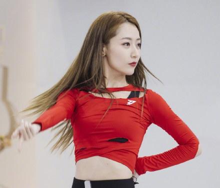 『白冰』郑元畅否认与丁一有“同性之爱”后，丁一重新关注前妻白冰的微博