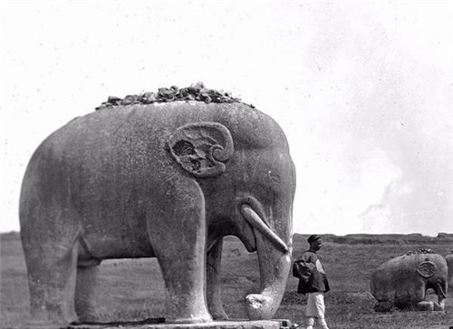 孙中山|中国最牛古墓,600年无人敢盗,孙中山跪着立誓,洪秀全哭着跪拜