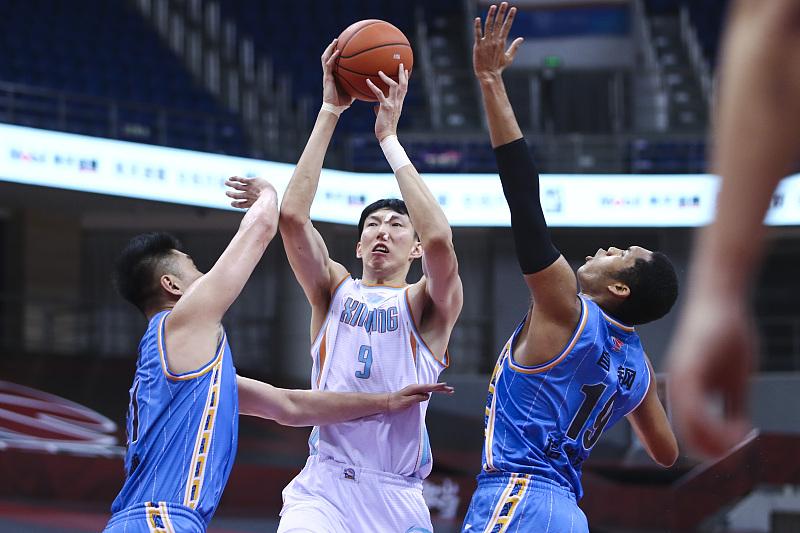 #周琦#残暴！林书豪撞翻2米16周琦，倒地滑行3米才停下, 慢镜头回放太尴尬