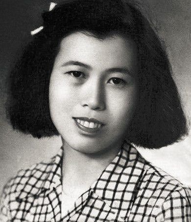 冯小刚|冯小刚母亲：儿子身家过亿宁住小破屋，瘫痪16年拖垮女儿一生