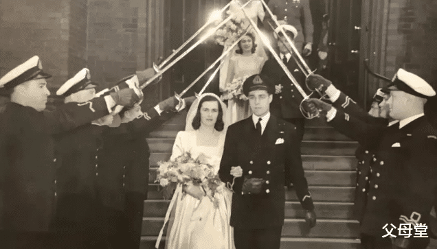 英國女王都羨慕的婚姻：相親6天即結婚，相伴73年相約一起離世-圖3