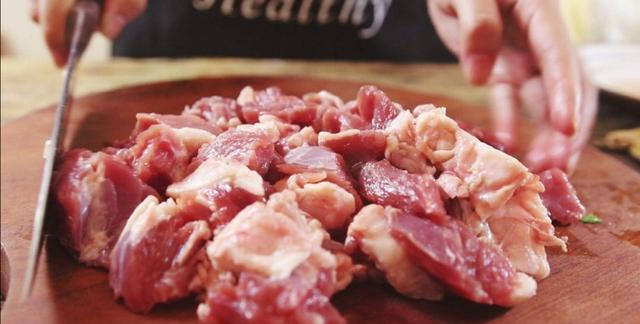 【牛腩】卖了20年牛腩,店老板偷偷告诉我:多放这“2样”,立刻飘香百米