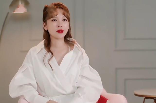 金莎|怪不得男嘉宾在意年纪，看到失去滤镜的金莎，网友：太真实了