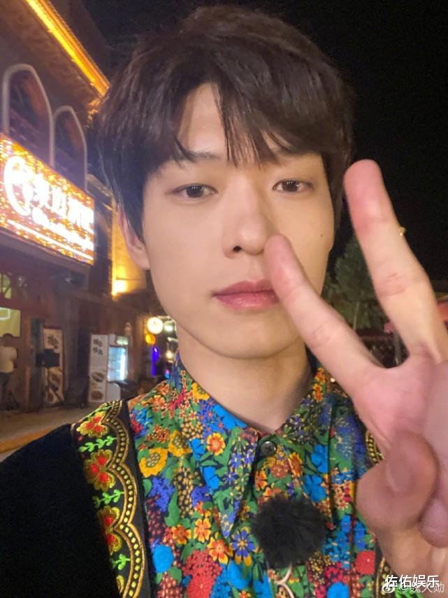 杨幂|杨幂被曝拒绝魏大勋求婚后同时晒照，女方事业心强，男方表情难堪