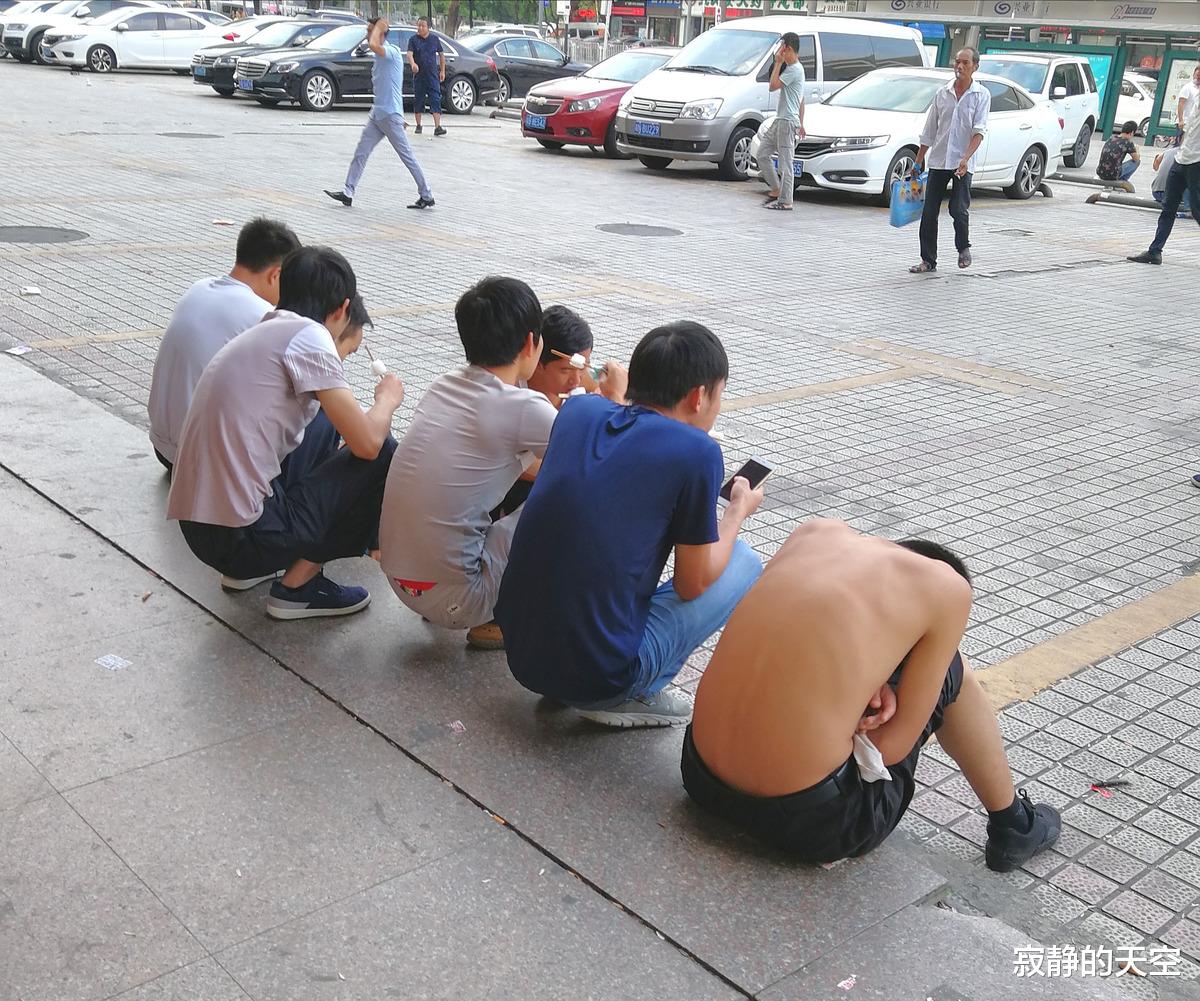 #求职#深圳大量招临时工：低至13块1小时，月薪不到4000，去的人很无奈