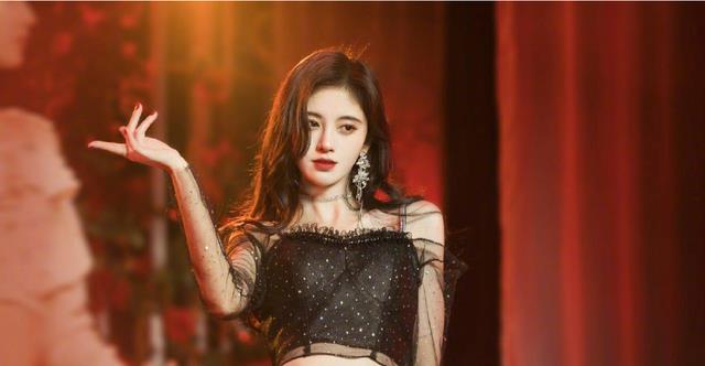 鞠婧祎|鞠婧祎新剧被喷，绑架戏份像咬化妆棉，铁刘海更是躺着也不歪！