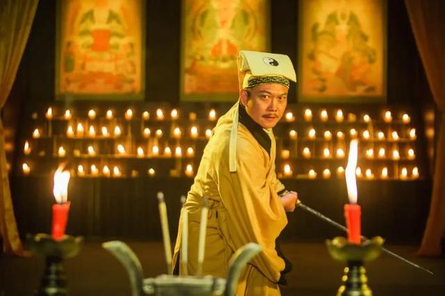 钱小豪|57岁钱小豪近照曝光,暴瘦驼背显老态,两周拍完一部电影又进新组