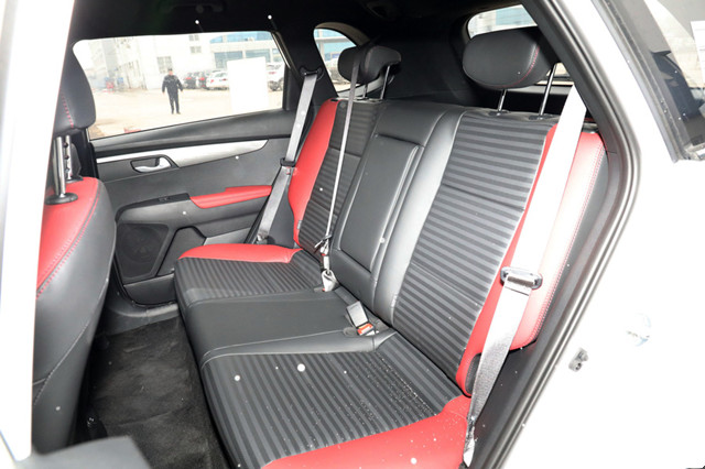 【大众途观】顶配才14万！合资“价格屠夫”气场超途观，全独悬+CVT油耗5.4L